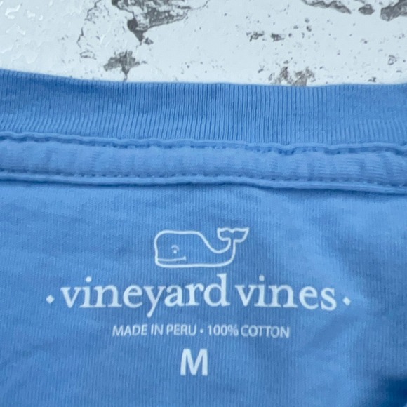 Vineyard Vines Shirt Men Medium Blue Pocket Tee Apple Picking Whale Winery Adult - Picture 5 of 12